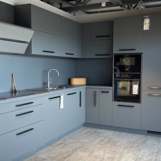 A2_Kuechen_Studio_Kueche_grau