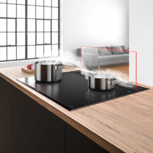 Bosch Induktionskochfeld mit integriertem Dunstabzug, zwei Töpfe mit Dampf auf Holzarbeitsplatte, Absaugung sichtbar hervorgehoben bei A2 Küchen